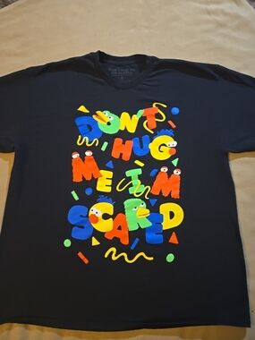 Graphic Tee "Don't Hug Me I'm Scared" - Colorful Letter Design